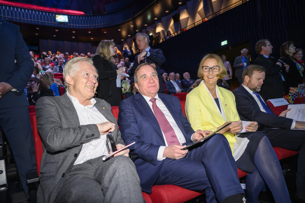 From left: Mayor of Kristiansand, Jan Oddvar Skisland, former prime minister of Sweden, Stefan Løfven and Kari Henriksen, vice president of the National Assembly, Stortinget