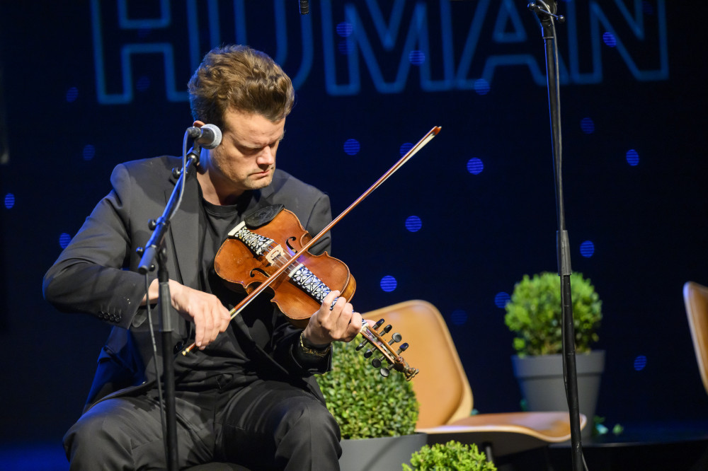 Musician Daniel Sandèn Warg from the UNESCO Setesdalen-project. 