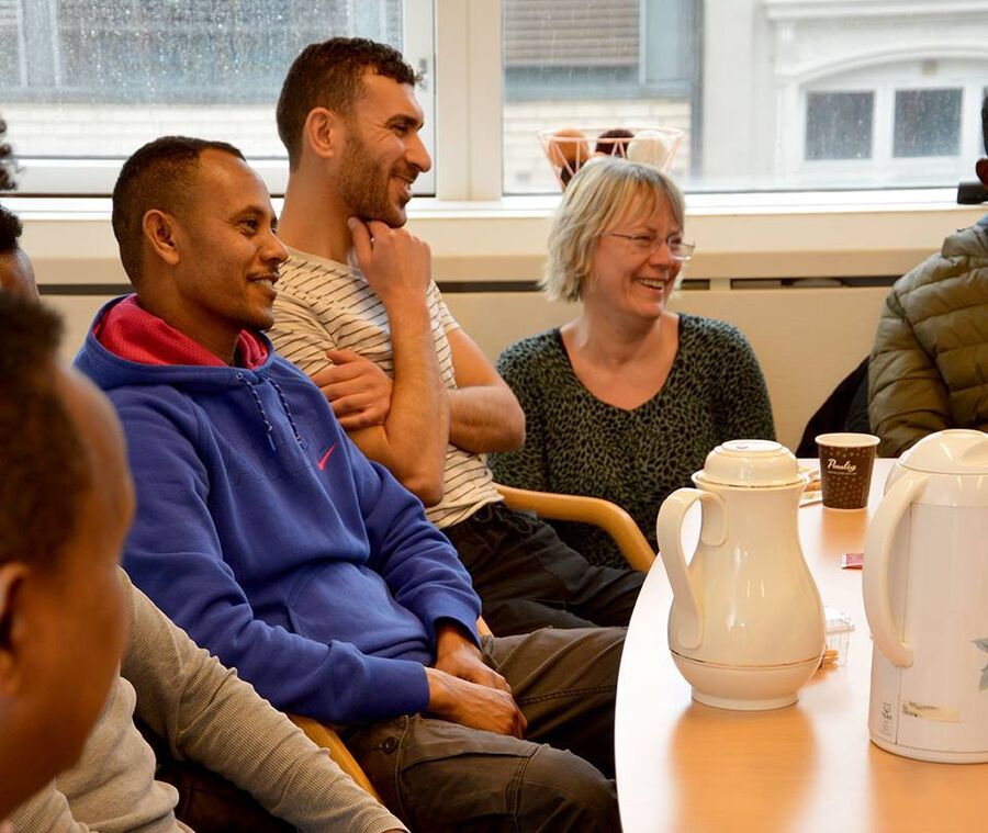 Bilde fra en språkkafe på Kristiansand folkebibliotek